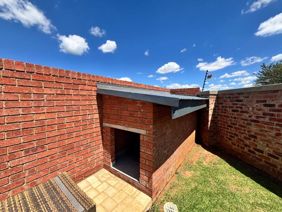 3 Bedroom Property for Sale in Van Der Hoff Park North West
